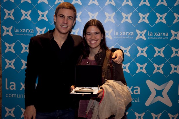 Adrià Sala i Núria Picas, en representació de ràdio010 van anar a recollir el premi.  Fotografia: Joan Roca de Viñals 